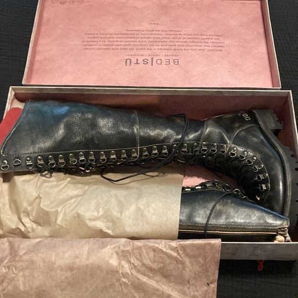 LUSTROUS BED STU IN BLACK HAND WASH - Picture 3 of 8